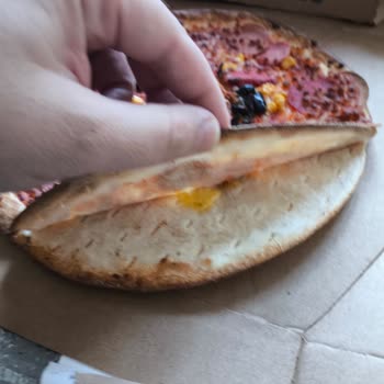 Orta Boy Pizzalarda Soğuk Ve Malzeme Eksikliği Şikayeti