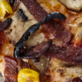 Yanık Sosisli Pizza Ve Kötü Hizmet İçin Para İadesi Talebi