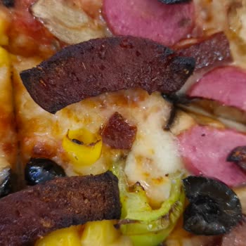 Yanık Sosisli Pizza Ve Kötü Hizmet İçin Para İadesi Talebi