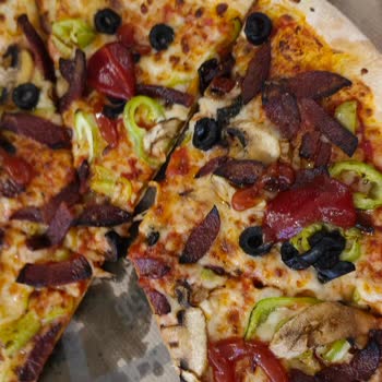 Yanık Sosisli Pizza Ve Kötü Hizmet İçin Para İadesi Talebi