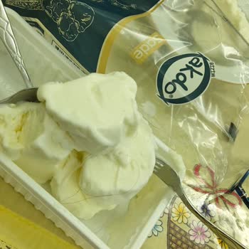 Bim Şubesinden Aldığım Dondurmanın İçinde Uzun Siyah Kıl Çıktı Ve Gıda Güvenliği Endişesi