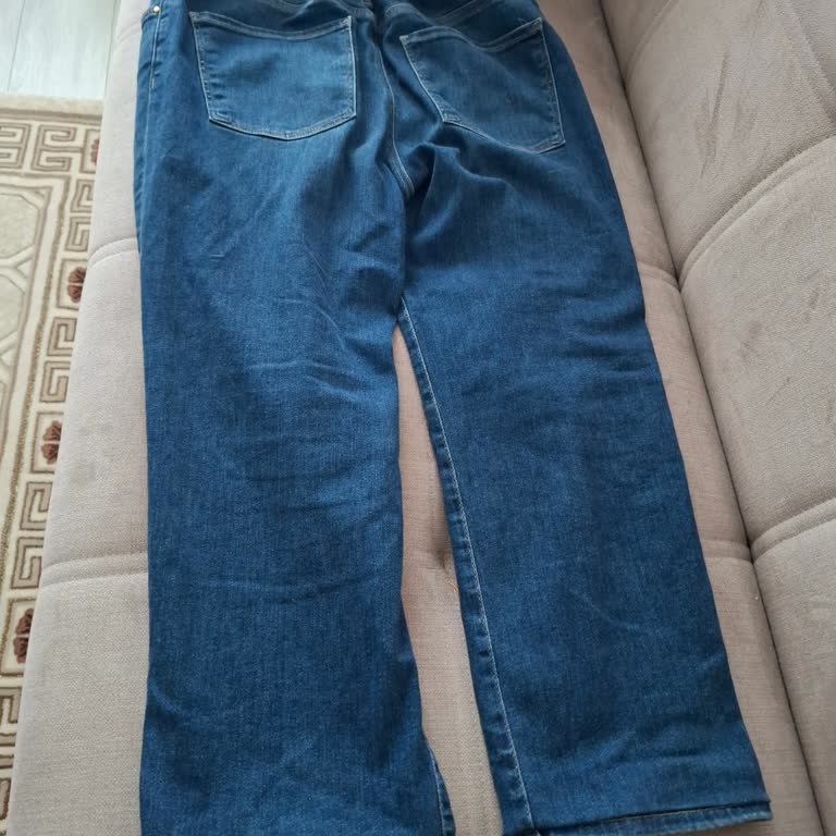 Mavi Jean Pantolonunda Üç Yıkamada Renk Solması ve Kalite Hayal Kırıklığı