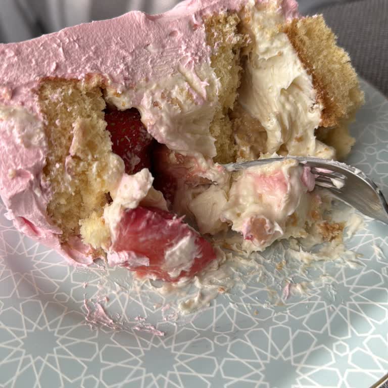 Teslim Tarihi Ve Kalite Sorunları Nedeniyle 1500 TL’lik Pasta Siparişinde İade Talebi