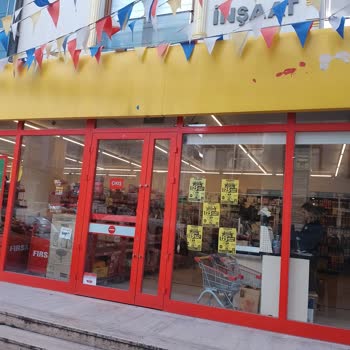 Şok Markette Kedilerin Hijyen Riski Ve Çalışanların İlgisizliği