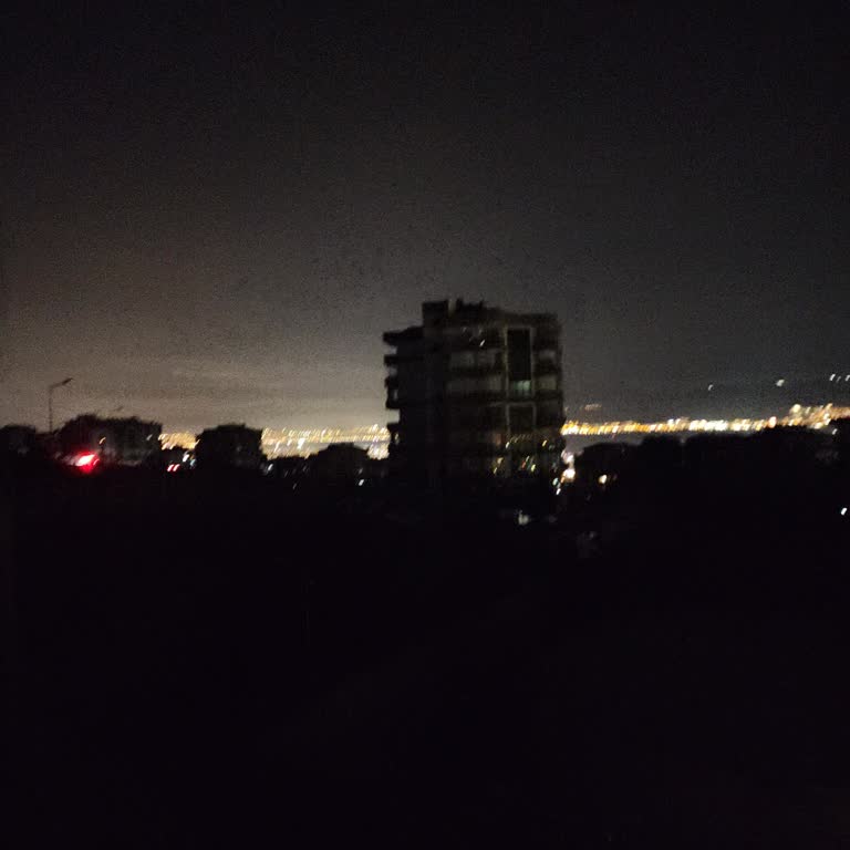 İzmir Çiğli'de Sürekli Elektrik Kesintileri Günlük Hayatı Bozuyor