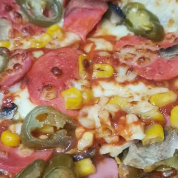 Domino's Pizza Kalitesi Düşük: Kuru Hamur Ve Ekşi Sos