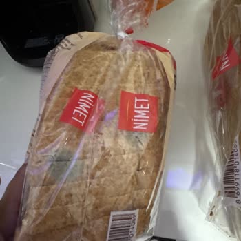 A101 Şubesinde Satılan Küflü Kepekli Ekmek