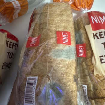 A101 Şubesinde Satılan Küflü Kepekli Ekmek