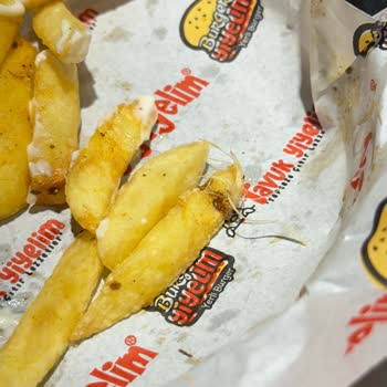 Filizlenmiş Patatesle Karşılaştık, Hamburger Ve Patatesi Yiyemedik