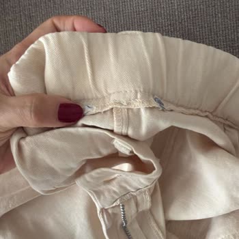 Kırık Etiketli Kullanılmış Görünen Pantolon İçin Hatalı Kargo Kodu Ve İletişim Sorunu