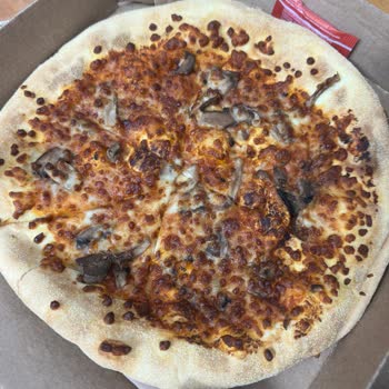 Geç Teslim Soğuk Ve Az Malzemeli Pizzalar İade Bekliyorum