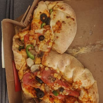 Pizza Kutuları Çökmüş, Pizzalar Yapışmış: Kalitesiz Paketleme Ve Teslimat