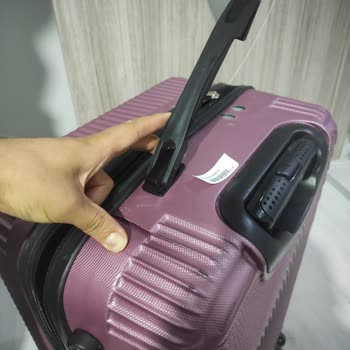 Ajet Uçuşunda Kırılan Valizler Ve Kayıp Bebek Arabası Tekeri İçin Saygısız Tutum