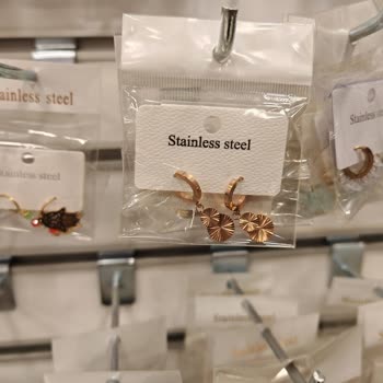 Paslanmaz Çelik Kolye Cilt Tahrişi Ve Mağaza Şiddeti