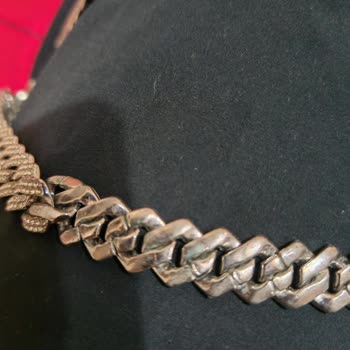 Paslanmaz Çelik Kolye Cilt Tahrişi Ve Mağaza Şiddeti