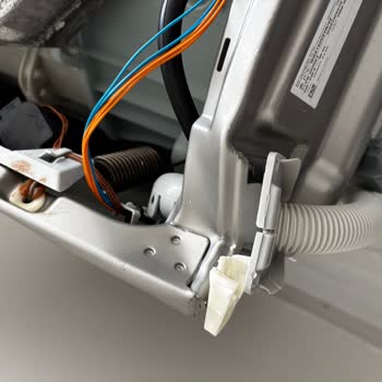 Hasarlı Bosch Çamaşır Makinesi İçin Ücretsiz Yeni Değişim Talebi