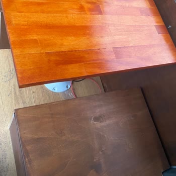 Kutu Görselindeki Rustik Koyu Meşe Rengi Gerçekte Turuncu