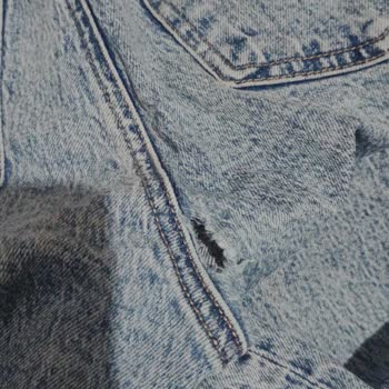 Kısa Sürede Yırtılan Kot Pantolon Ve Mağazanın Haksız Yıkama Hatası İddiası