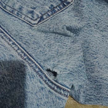 Kısa Sürede Yırtılan Kot Pantolon Ve Mağazanın Haksız Yıkama Hatası İddiası