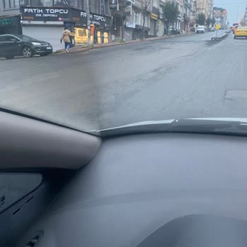 Molla Gürani Mahallesi Asfaltı Bozuk, Araçlar Zarar Görüyor