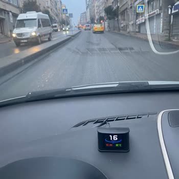 Molla Gürani Mahallesi Asfaltı Bozuk, Araçlar Zarar Görüyor