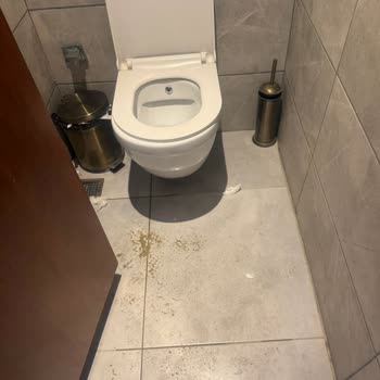 Üsküdar Çocuk Köyü Tuvaletlerinde Hijyen İhmali Ve Sürekli Kirli Ortam