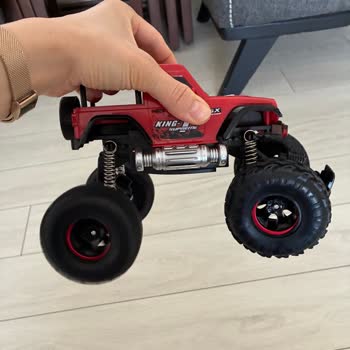 Kırılan Tekerlekleriyle Kalitesiz Oyuncak Araba İçin İade