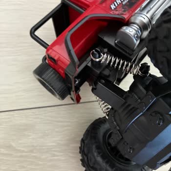 Kırılan Tekerlekleriyle Kalitesiz Oyuncak Araba İçin İade