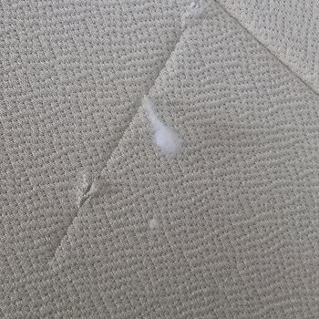 Pantolonda Kesik Ve Yırtık Tespit Edildi, Firmadan Cevap Gelmedi