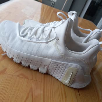 Nike Beyaz Ayakkabıda Logo Sararması Ve Değişim Talebi