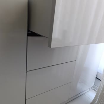 Çekmecedeki Bas Aç Kilit Sistemi Çalışmıyor Ve Güvenlik Endişesi Oluşturuyor