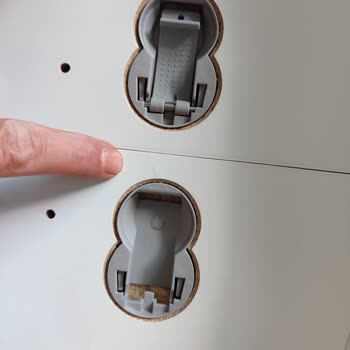 İKEA'dan Kırık Parçalar İçin Zorunlu Tam Söküm Talebi