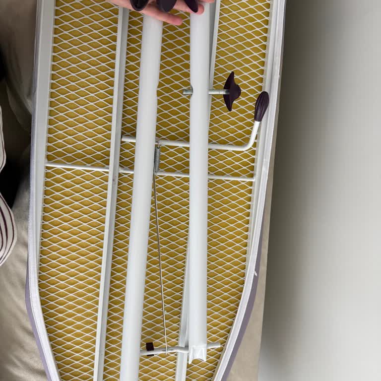 Ütü Masası Mekanizması Aniden Çöktü Ve Değişim Talebi