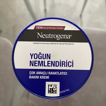 Neutrogena Nemlendirici Kremde Cilt Pul Dökülmesi Ve İade Talebi