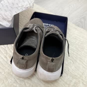 Süet Sneaker’da Topuk Yırtılması Ve 6 Aylık Garanti Sınırı