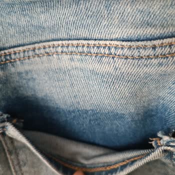 Mavi Kot Pantolonundaki Yırtık İçin Reddedilen Değişim Talebi