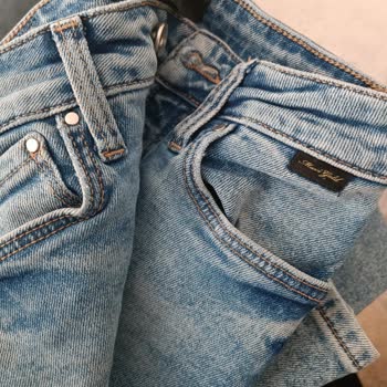 Mavi Kot Pantolonundaki Yırtık İçin Reddedilen Değişim Talebi