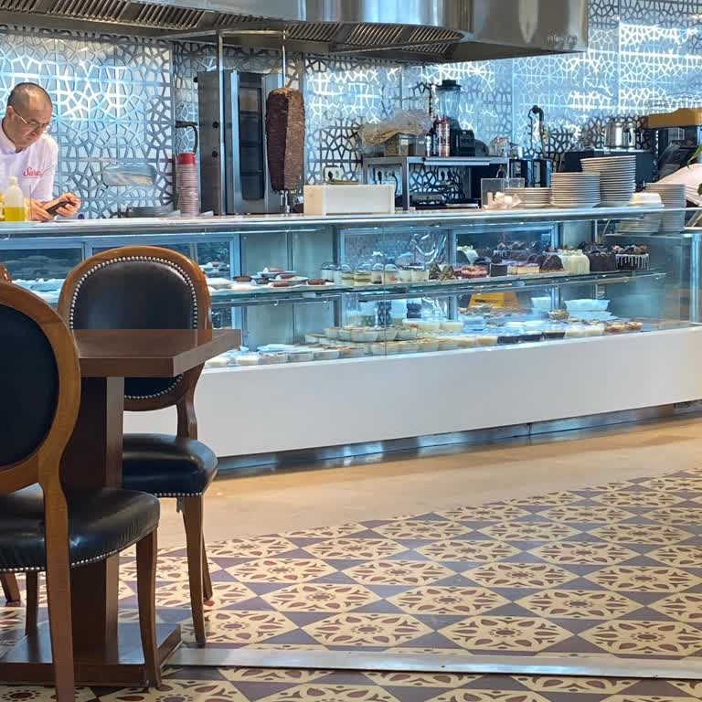 Dönerin Açıkta Soğuması Ve Personelin Cevapsız Yaklaşımı