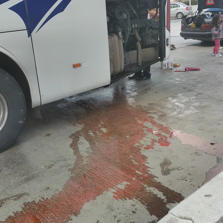 Buzlu Turizm Otobüsü Bozuldu, 2 Saat Bekletildik Ve Bilgilendirme Yapılmadı