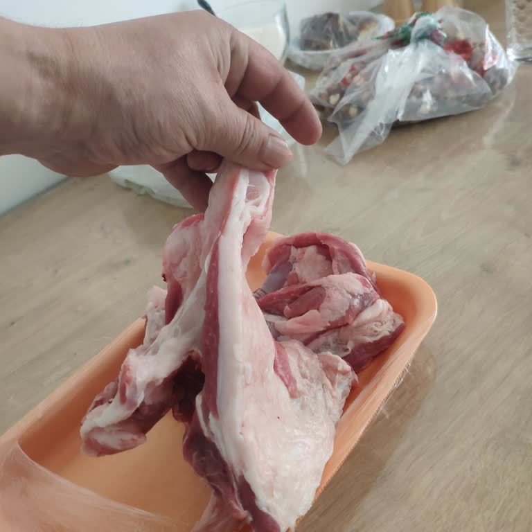 Kalitesiz Ve Yağlı Et Ürünleri Nedeniyle Migros Yemek’ten Tam İade Talebi