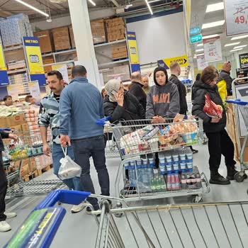 Metro Market Güneşli Şubesinde Personel Eksikliği Kasa Bekleme Sürelerini Uzatıyor
