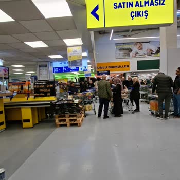 Metro Market Güneşli Şubesinde Personel Eksikliği Kasa Bekleme Sürelerini Uzatıyor