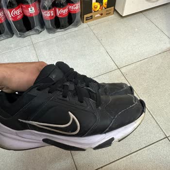 Nike Ayakkabım Dört Ayda Açıldı, Mağaza Tüketici Hatası İddia Ediyor