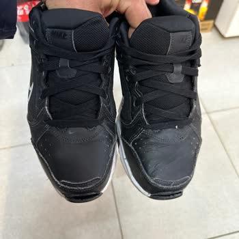 Nike Ayakkabım Dört Ayda Açıldı, Mağaza Tüketici Hatası İddia Ediyor