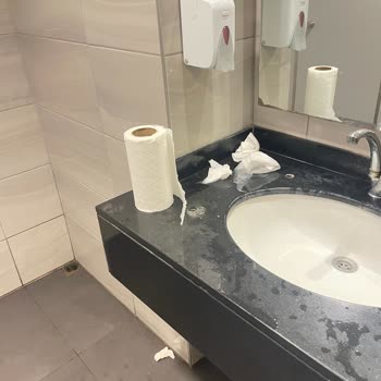 Sos Gelmemesi Ve Hijyen Sorunları Nedeniyle HD İskender Kadıköy Şubesine Güvenim Azaldı