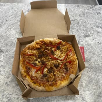 Domino’s Denizevleri Şubesinde Açık Ve Ezik Pizza Kutusu Ve Saygısız Müdür Tavrı