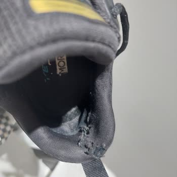 Skechers Ayakkabısının İç Astarı Kısa Sürede Yırtıldı, Mağaza Garanti İadesini Reddetti