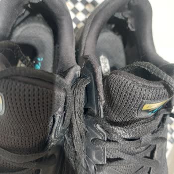 Skechers Ayakkabısının İç Astarı Kısa Sürede Yırtıldı, Mağaza Garanti İadesini Reddetti