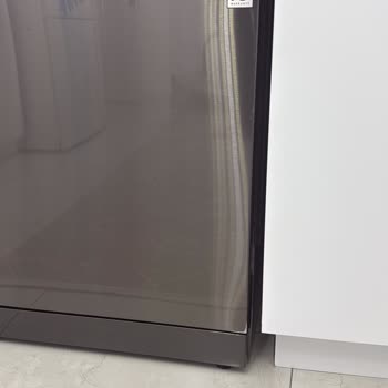 Garanti Süresindeki Bulaşık Makinesinin Dış Kapak Soyulması Ücretsiz Değiştirilmeli