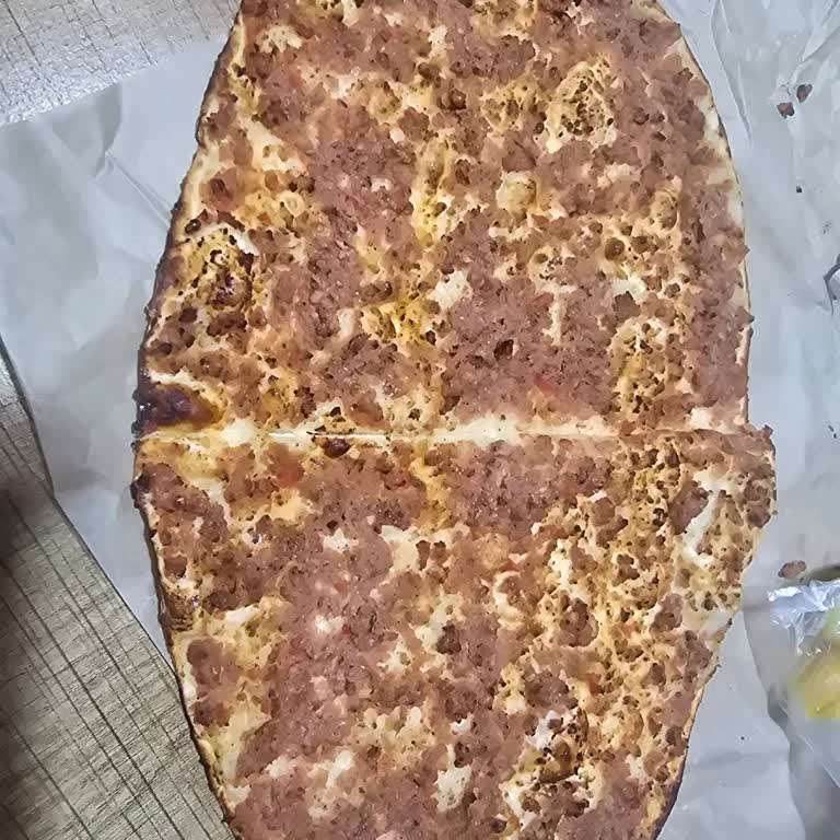 Getir’de Lahmacun Kalitesindeki Düşüş Ve Taze Olmayan Yeşillikler